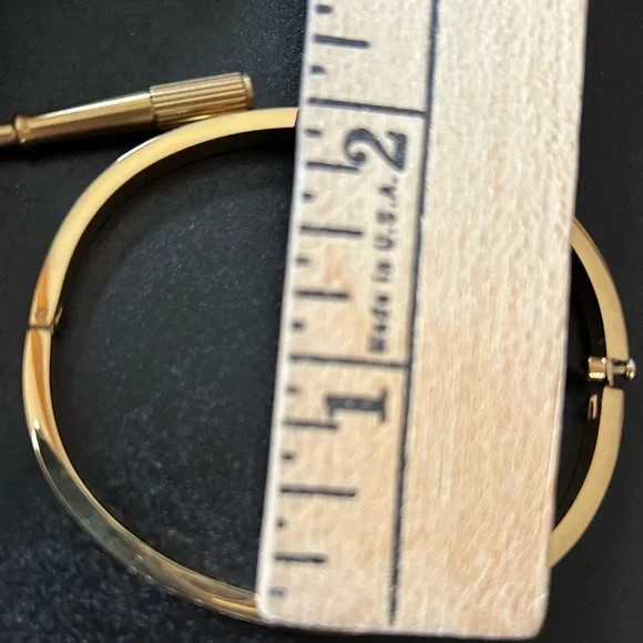 Elegant Gold Bangle Bracelet - Picture 5 of 6